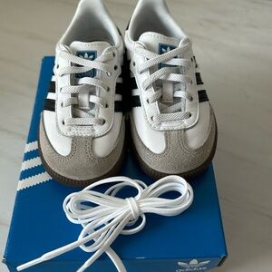 Samba black and white size 6c toddler